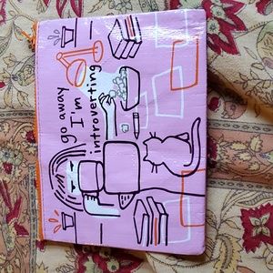 Blue q large pouch "introverting"